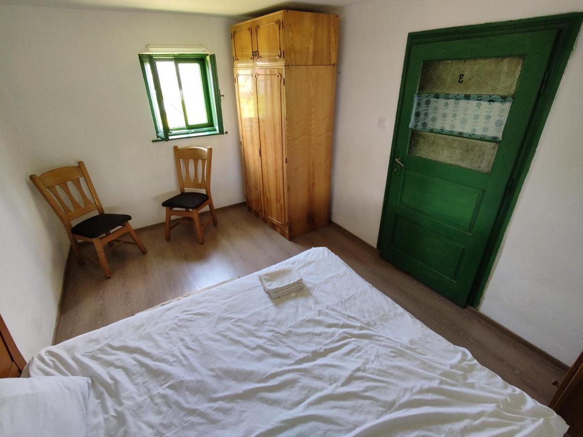 Hotel La Tataia Zahei à Dragus Extérieur photo